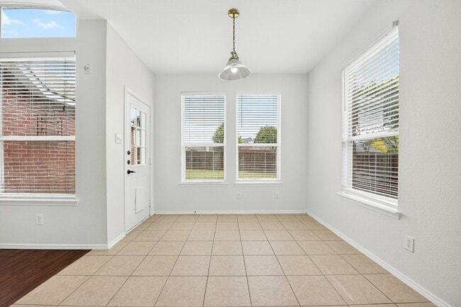 Building Photo - 1006 Hidden Creek Dr