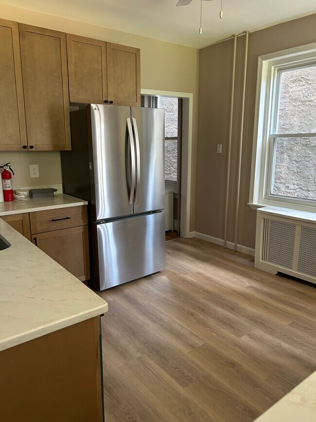 Building Photo - 422 Martin St