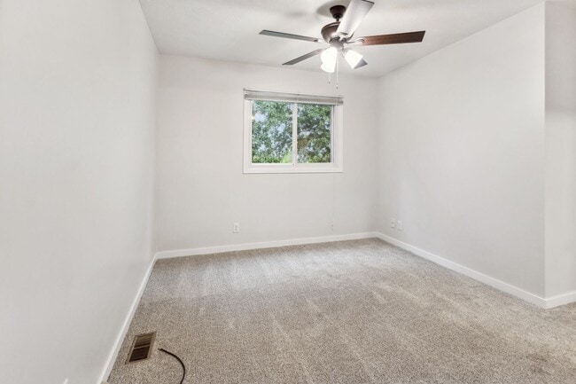Building Photo - Fully Remodeled South Lincoln 4 Bedroom