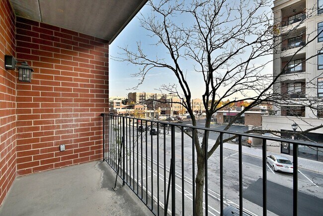 Building Photo - 210 N Addison Ave