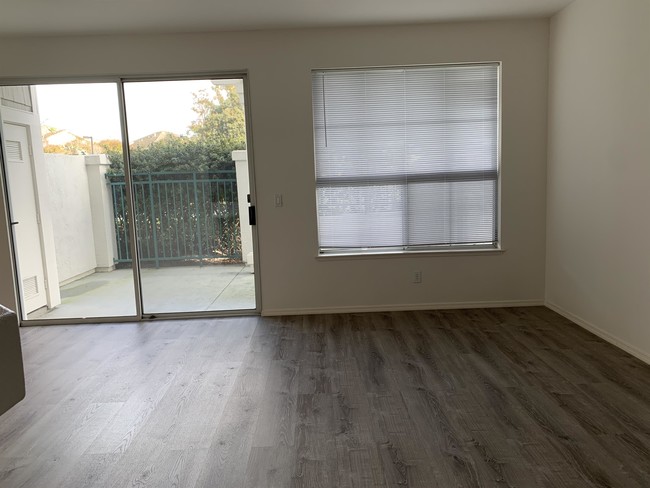 Building Photo - 563 Shoal Cir