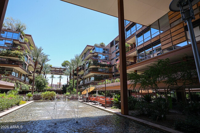 Building Photo - 7137 E Rancho Vista Dr