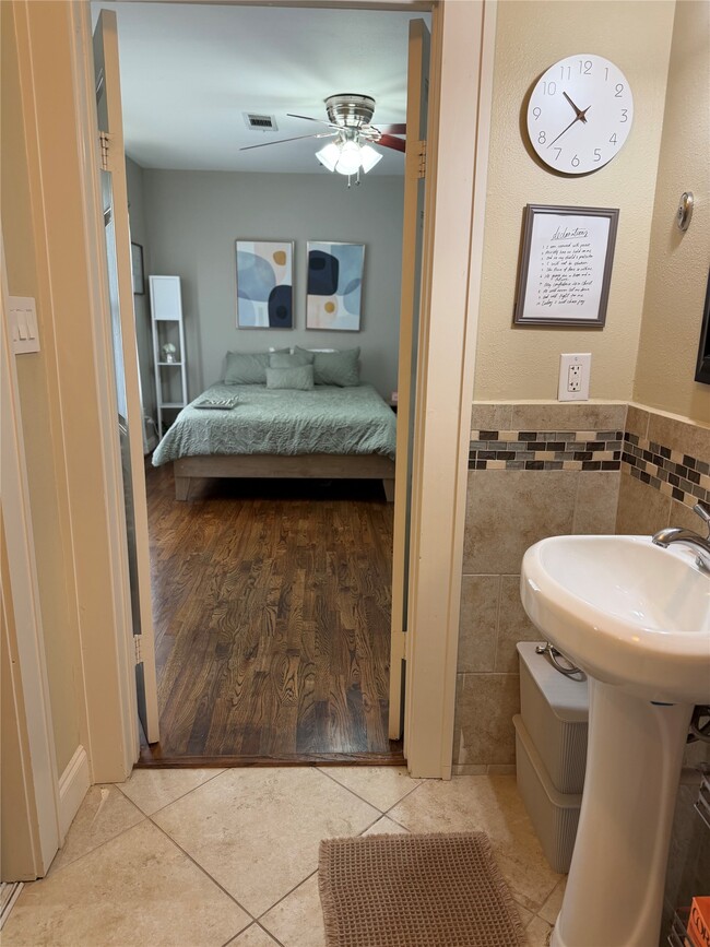 Building Photo - 307 E 28th St