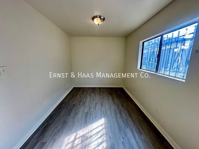 Building Photo - Lovely 2 Bedroom Apartment in Long Beach!