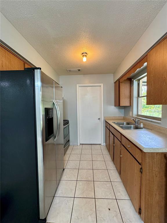 Building Photo - 775 Hillview Dr