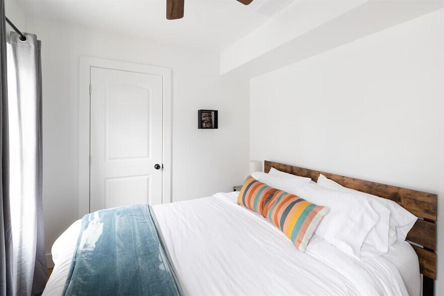 Building Photo - 10628 Lee Ave