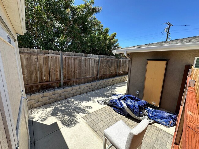 Building Photo - Newly Renovated Studio For Rent!