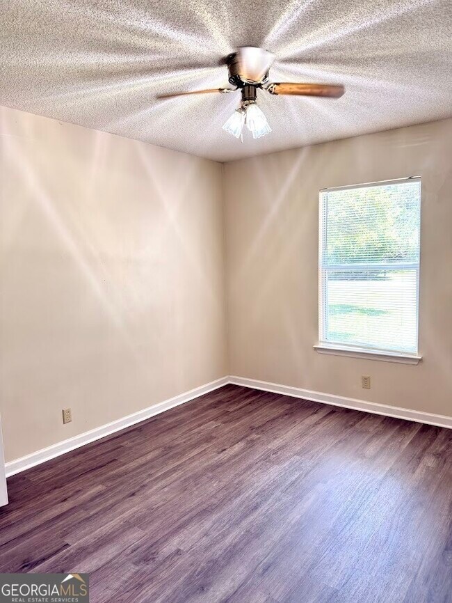 Building Photo - 108 Almond Cir