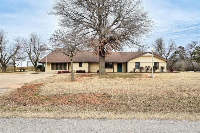 Building Photo - 1839 E Pleasantview Ln