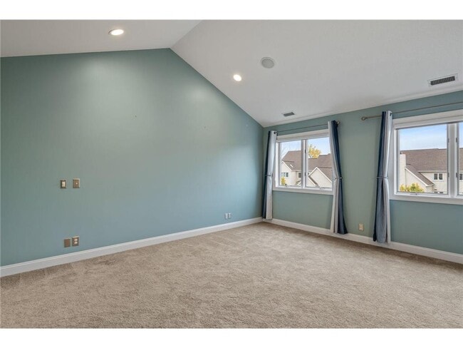 Building Photo - 517 River St