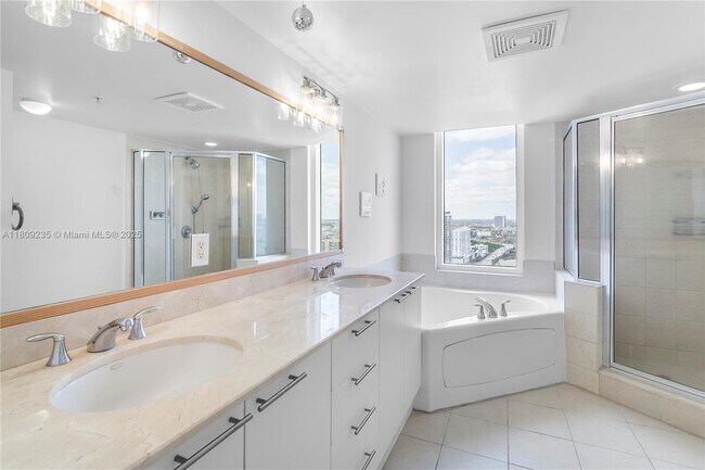 Building Photo - 16699 Collins Ave