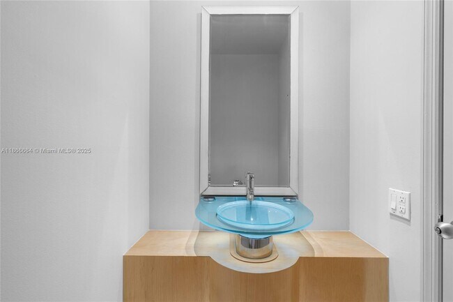 Building Photo - 888 Brickell Key Dr