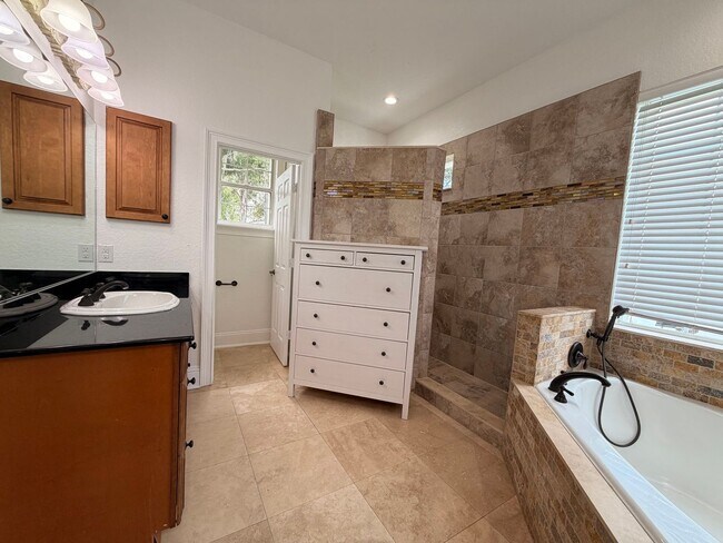 Building Photo - Luxury Windermere Home | 5 Bed 4.5 Bath La...