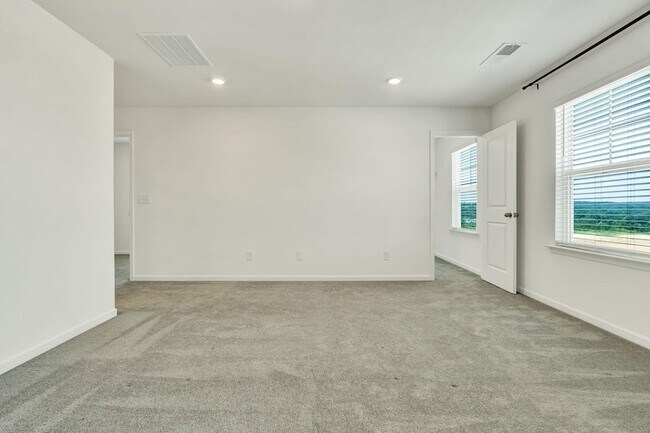 Building Photo - 5010 Highwood Dr