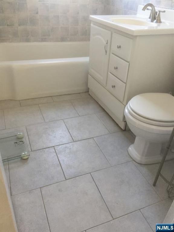 Building Photo - 418 Main St