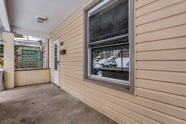 Building Photo - Newly Renovated 4 Bedroom Home in West Lib...