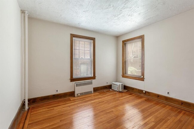 Building Photo - 1000 Hudson St