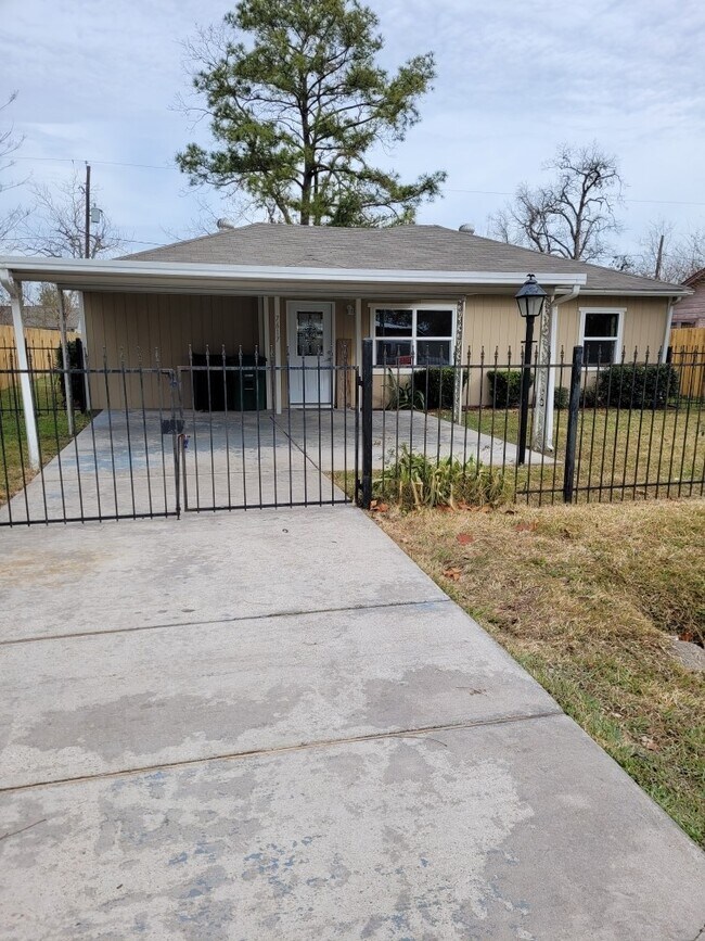 Primary Photo - 7617 Delavan Dr
