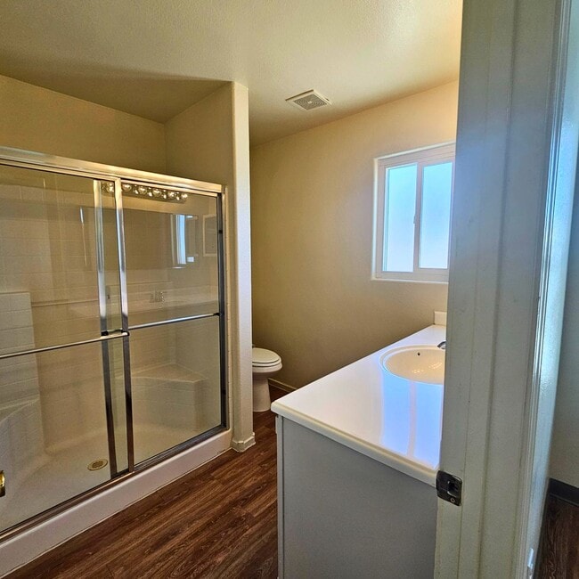 Building Photo - MOVE-IN READY 3BR/2BA SINGLE FAMILY HOME I...