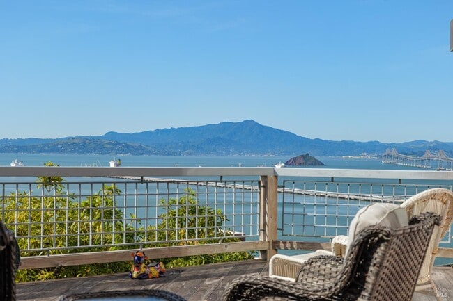 Building Photo - 245 Water St