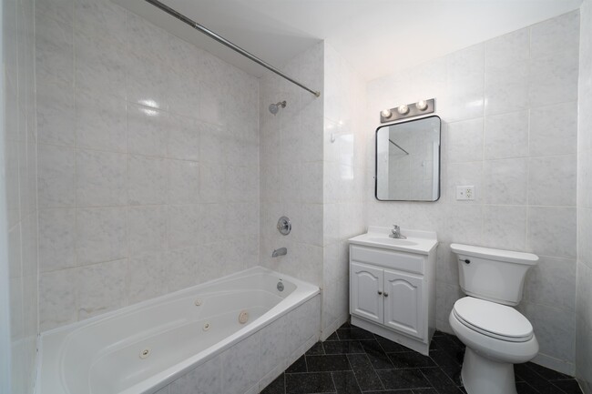 Building Photo - 413-415 9th St