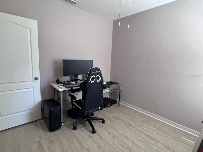 Building Photo - 10120 Hawk Storm Ave