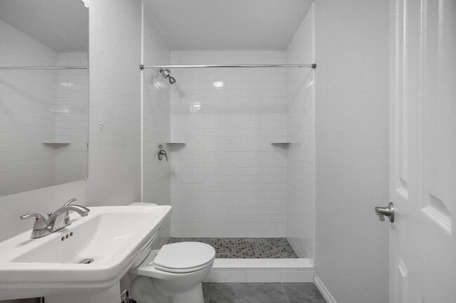 Building Photo - 4518 Edgemont Dr