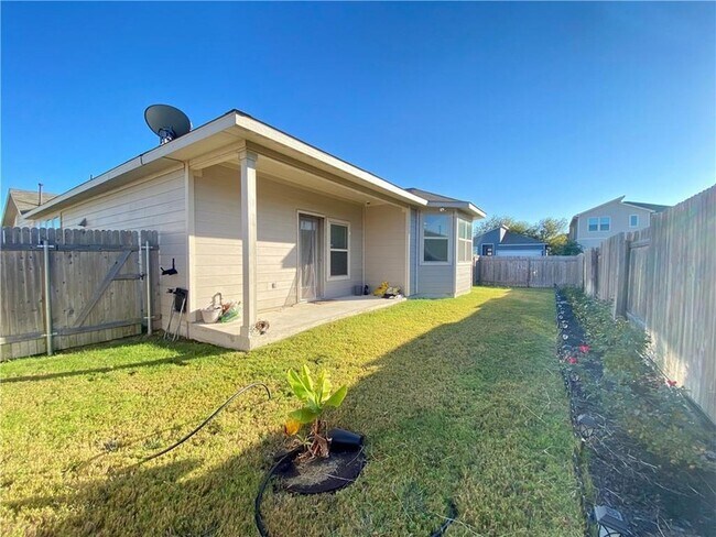 Building Photo - 15700 Apex Plaza