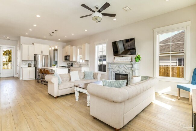 Building Photo - 606 W Intendencia St