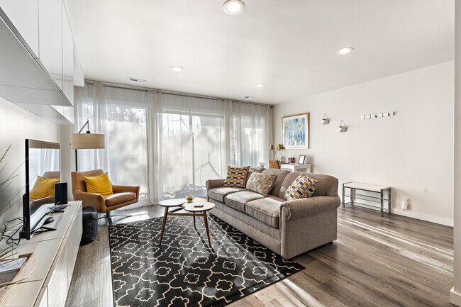 Building Photo - 925 N 9th St