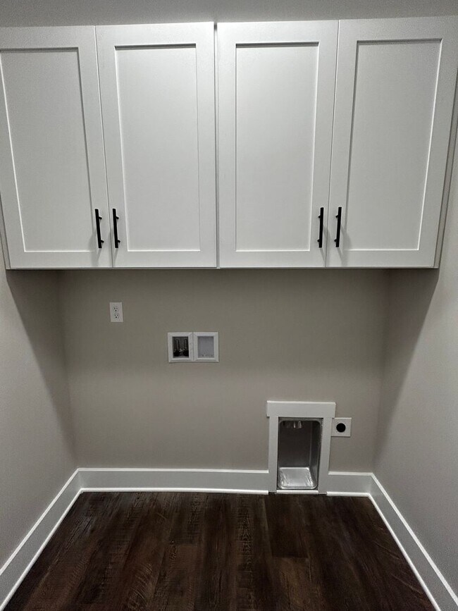 Building Photo - BRAND NEW Charming 2 Bed, 2 Bath, 1 Car Ga...