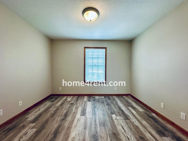 Building Photo - Spacious Four Bedroom Home in KCMO w/ Bran...
