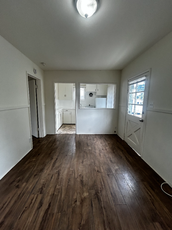 Building Photo - 1841 Mayflower Ave