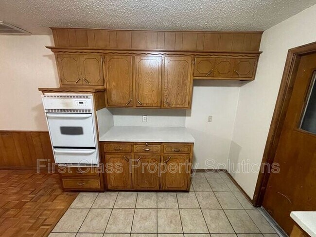 Building Photo - 6300 N Wildewood Dr