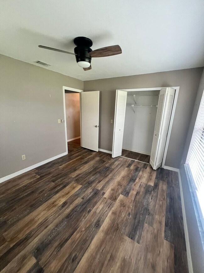 Building Photo - BEAUTIFUL 3 BEDROOM POOL HOME IN SANDPIPER...