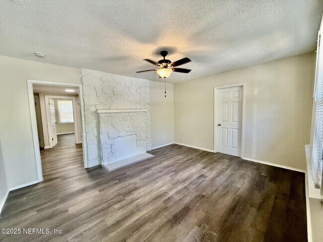 Building Photo - 822 Saranac St