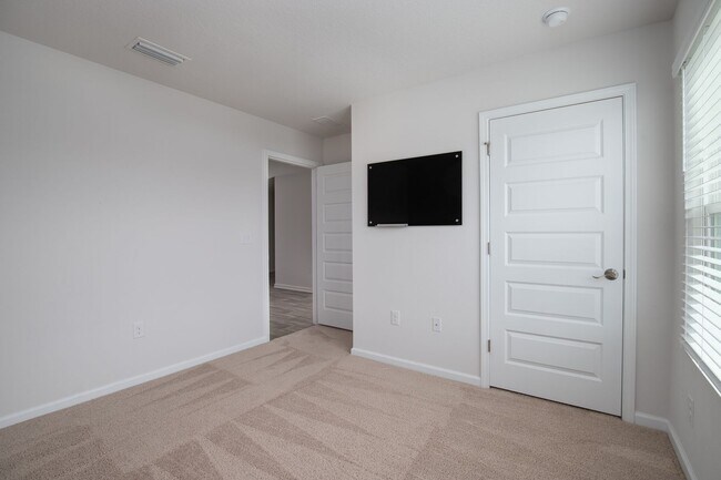Building Photo - Welcome to your dream rental home in the c...