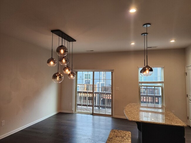 Building Photo - Plaza Midwood Townhome