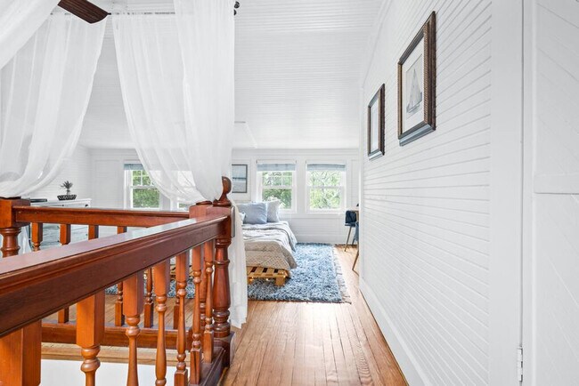 Building Photo - 912 Little Bay Ave