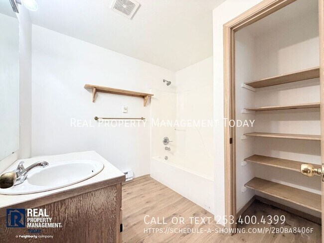Building Photo - 1539 E 91st St