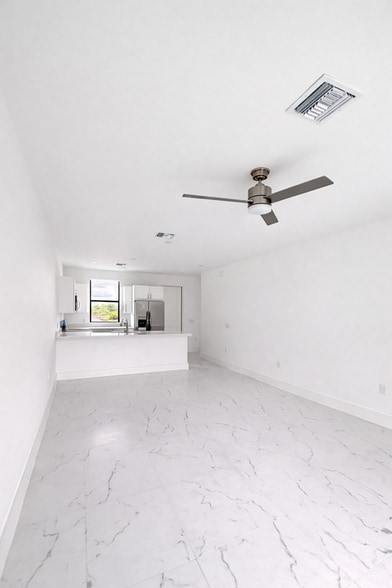 Building Photo - 478 Lotus Ave S