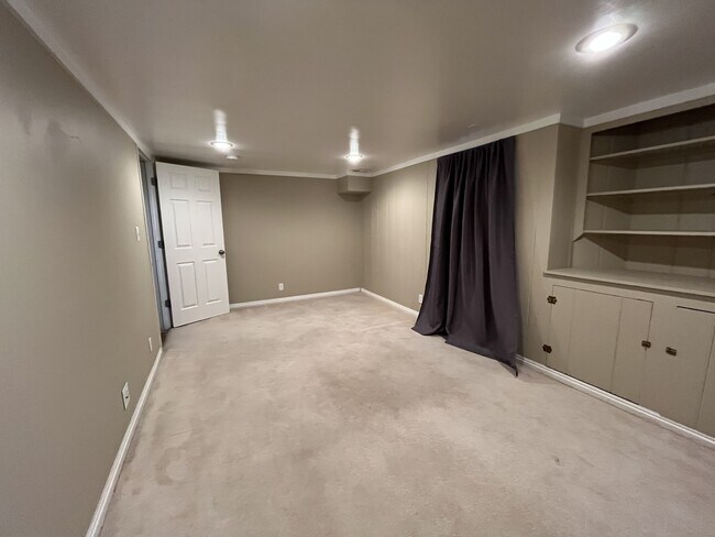 Building Photo - 2521 Dearborn St