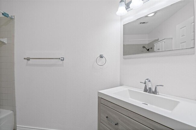 Building Photo - 2408 Windrift Way