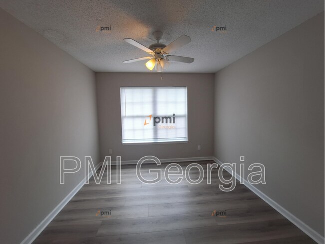 Building Photo - 8170 Autumn Green Dr