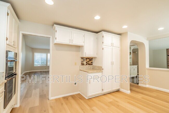 Building Photo - 1229 Hibiscus St