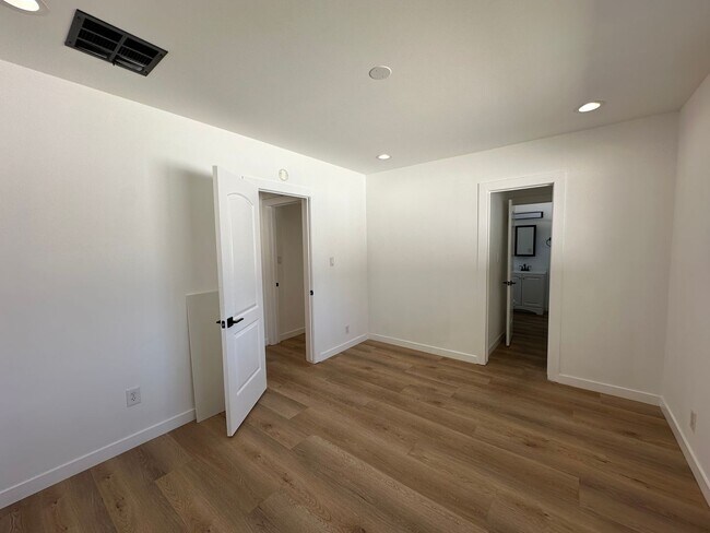 Building Photo - Beautiful Single story 4 Bedrooms 2 Baths ...