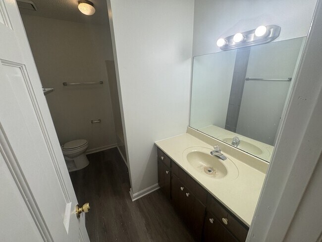 Building Photo - 1247 Wenlon Dr