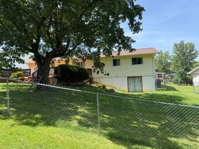 Building Photo - 5360 Glencullen Way