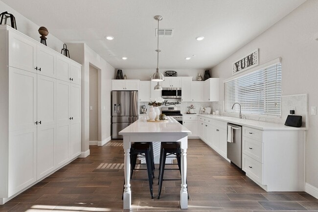 Building Photo - Clovis Eastside Home, 4BR/3.5BA, Built 201...
