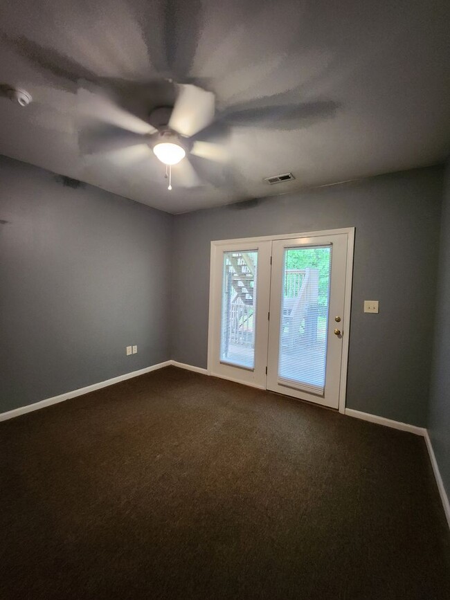 Building Photo - Cute duplex in Belmont-